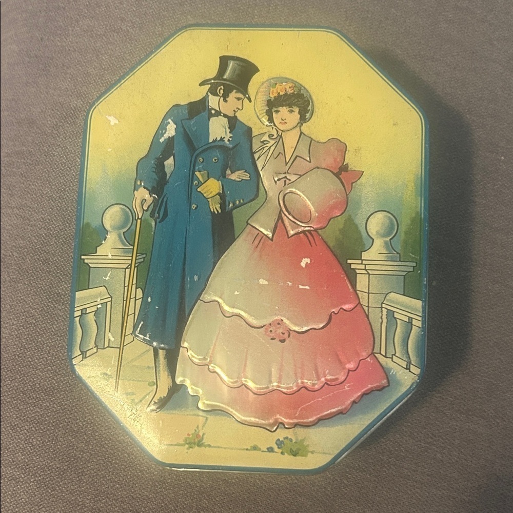 Vintage Decorative Tin with Blue and Pink Design Bridgerton - Picture 2 of 6